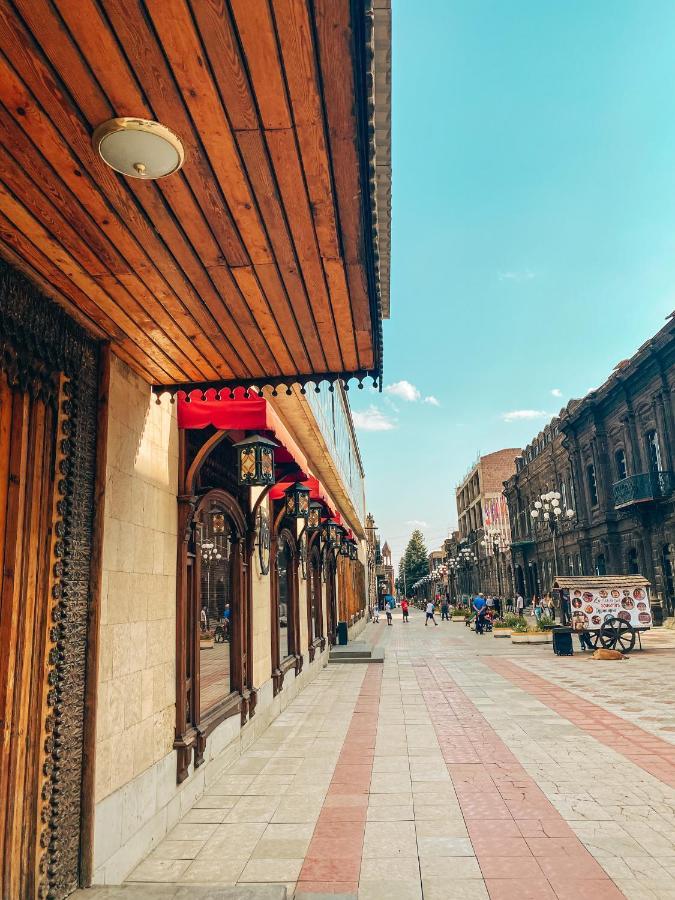 Modern Apartment In The Heart Of Gyumri Bagian luar foto